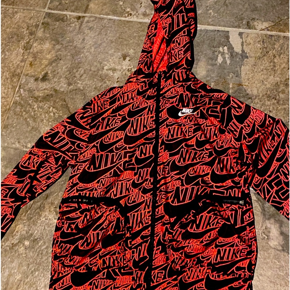 Boys Nike windbreaker red & black ,size large. Worn 1 time befit was outgrown.